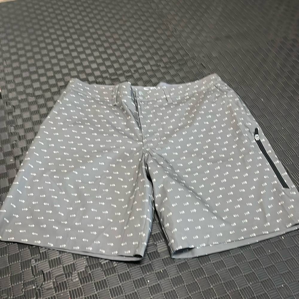 Champion Men’s shorts with fishbone pattern. gray size 40 quick dry